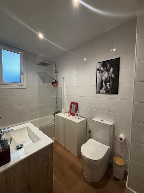 Room in a 3-person shared flat in Eixample · 3