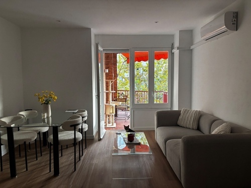 Room in a 3-person shared flat in Eixample · 4