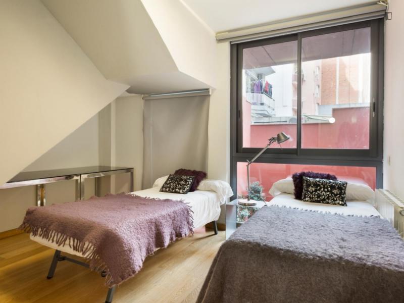 Furnished 3-bedroom flat in Eixample · 3