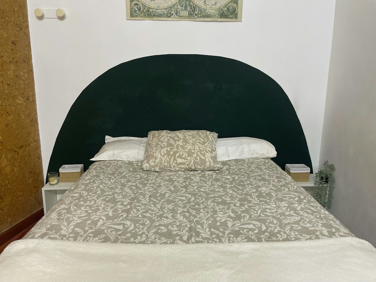 Furnished room in a 4-person shared flat in Ciutat Vella · 2