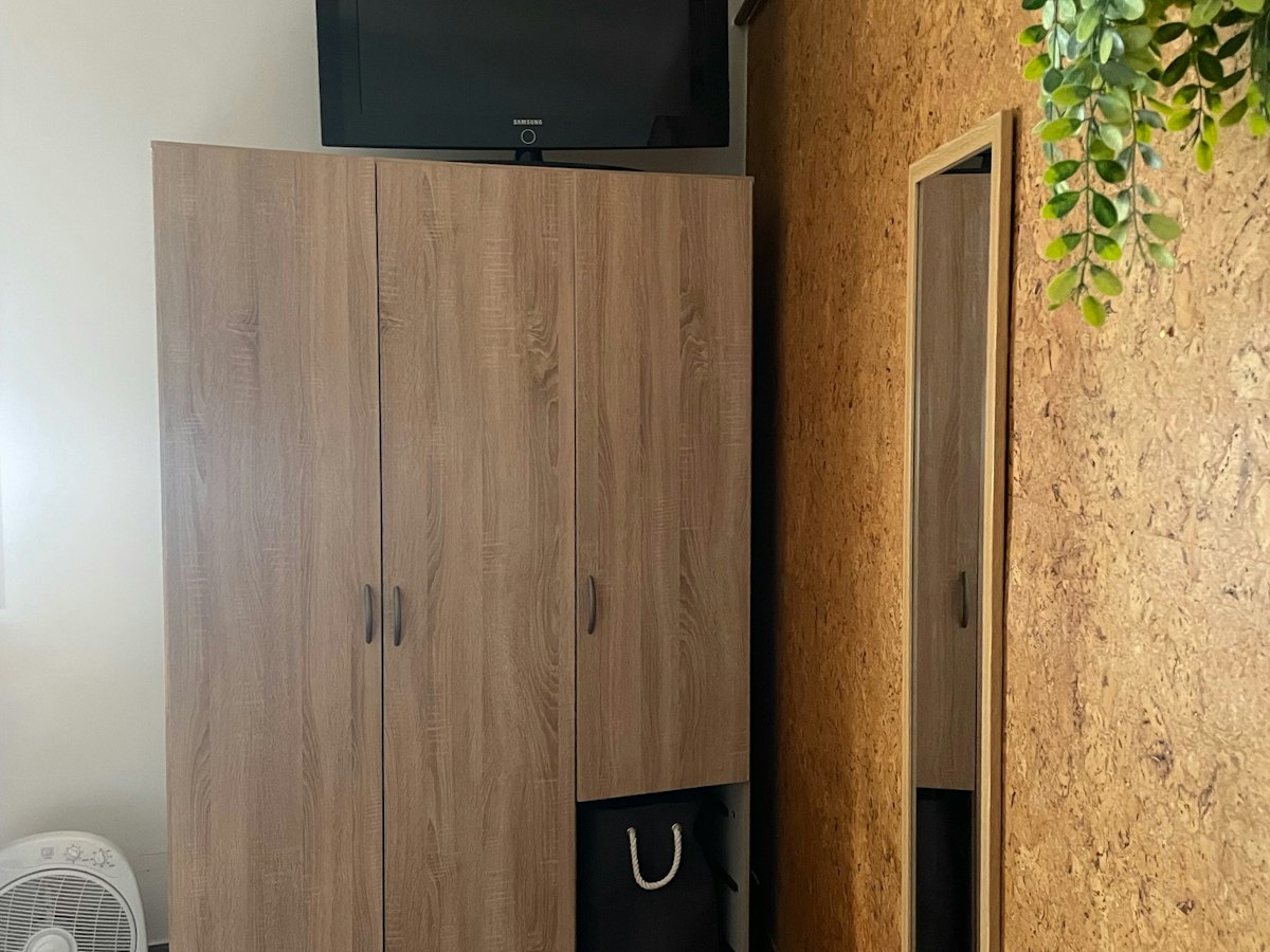 Furnished room in a 4-person shared flat in Ciutat Vella · 4