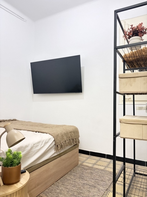 Room in a 3-person shared flat in Gràcia · 2