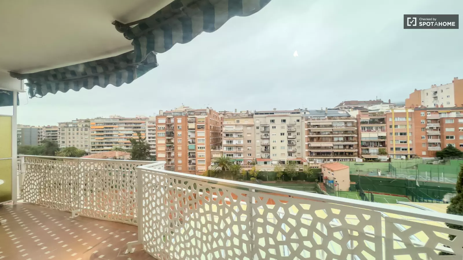 Habitación amueblada en piso compartido en Sarrià–Sant Gervasi · 3