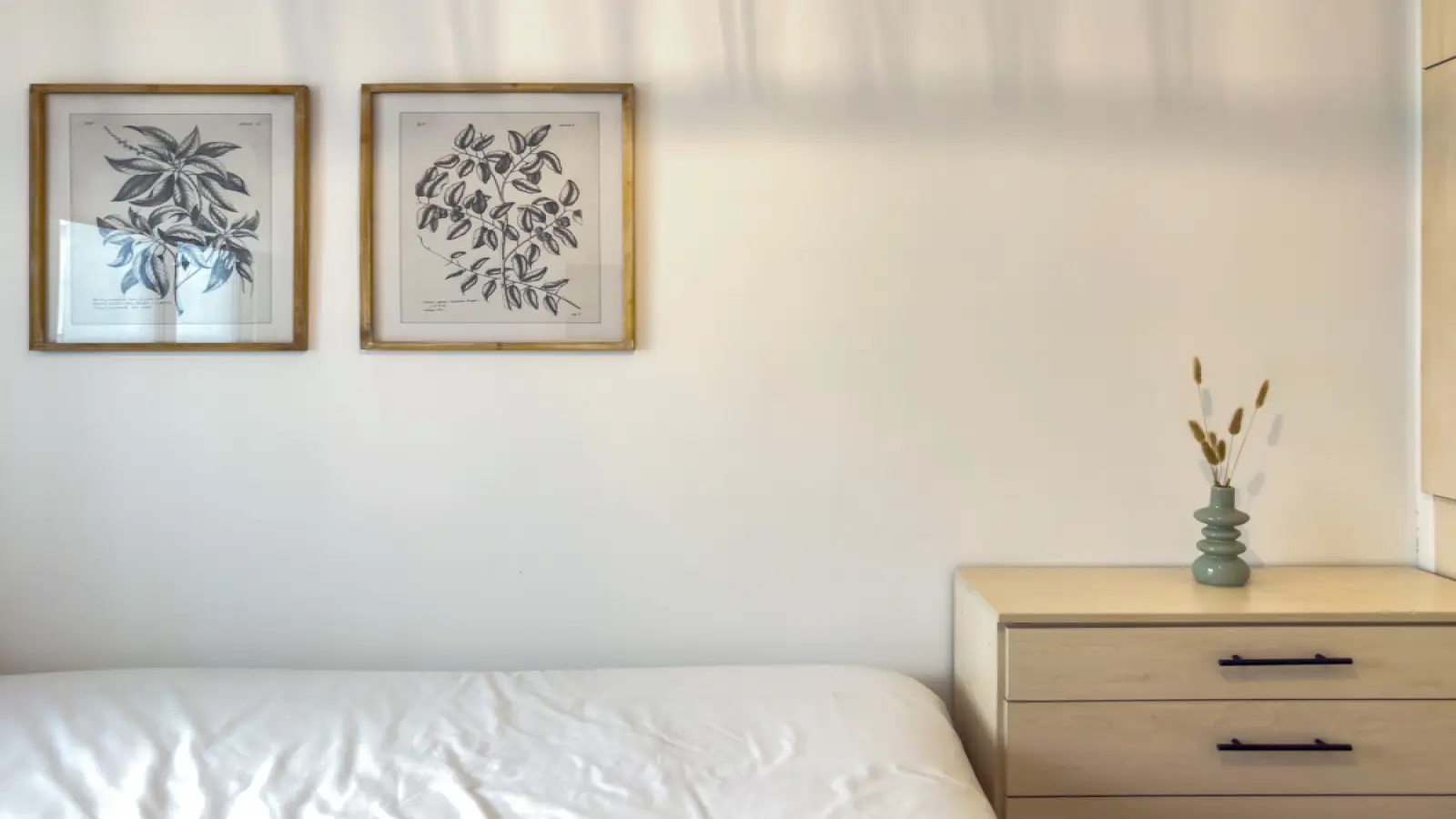 Furnished room in a shared flat in Eixample · 4