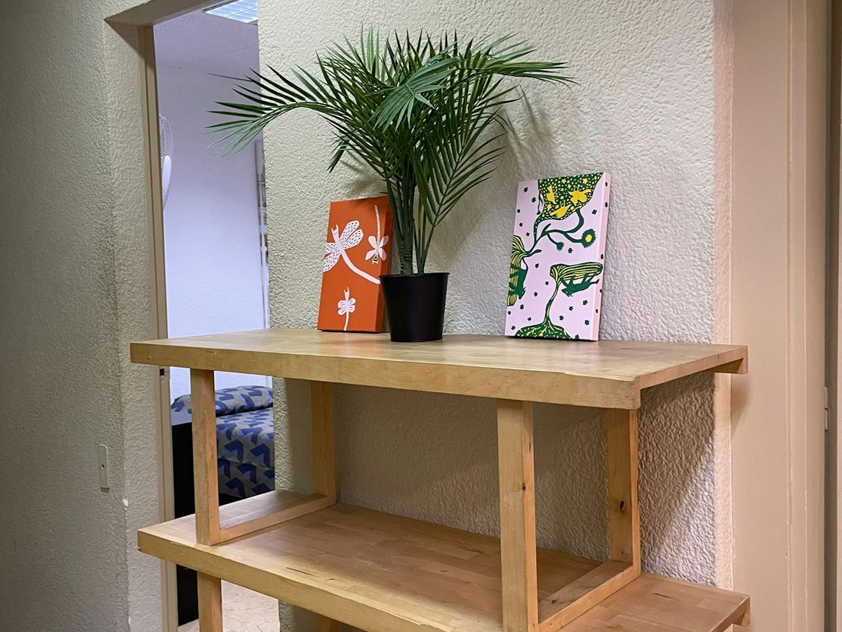 Furnished room in a 9-person shared flat in Eixample · 4