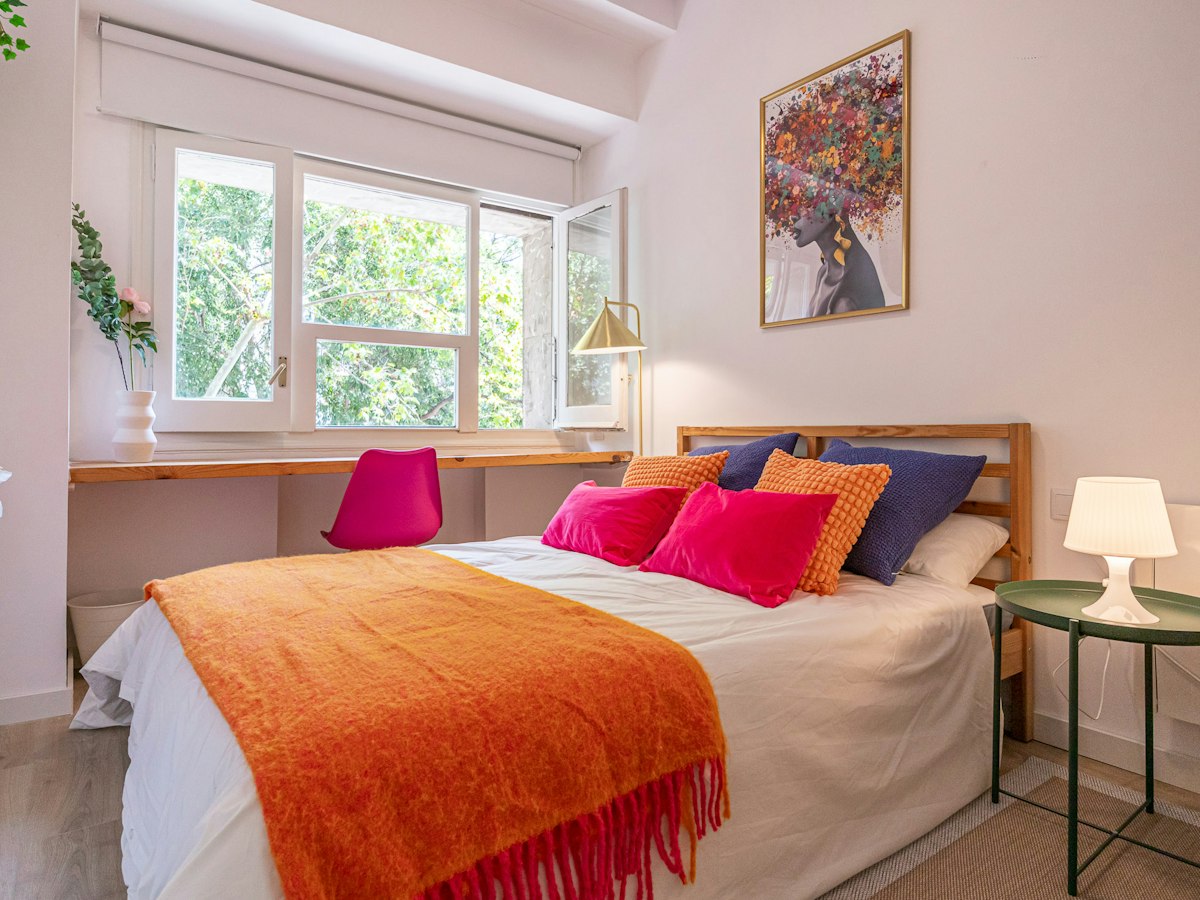 Furnished room in a 9-person shared flat in Gràcia · 2