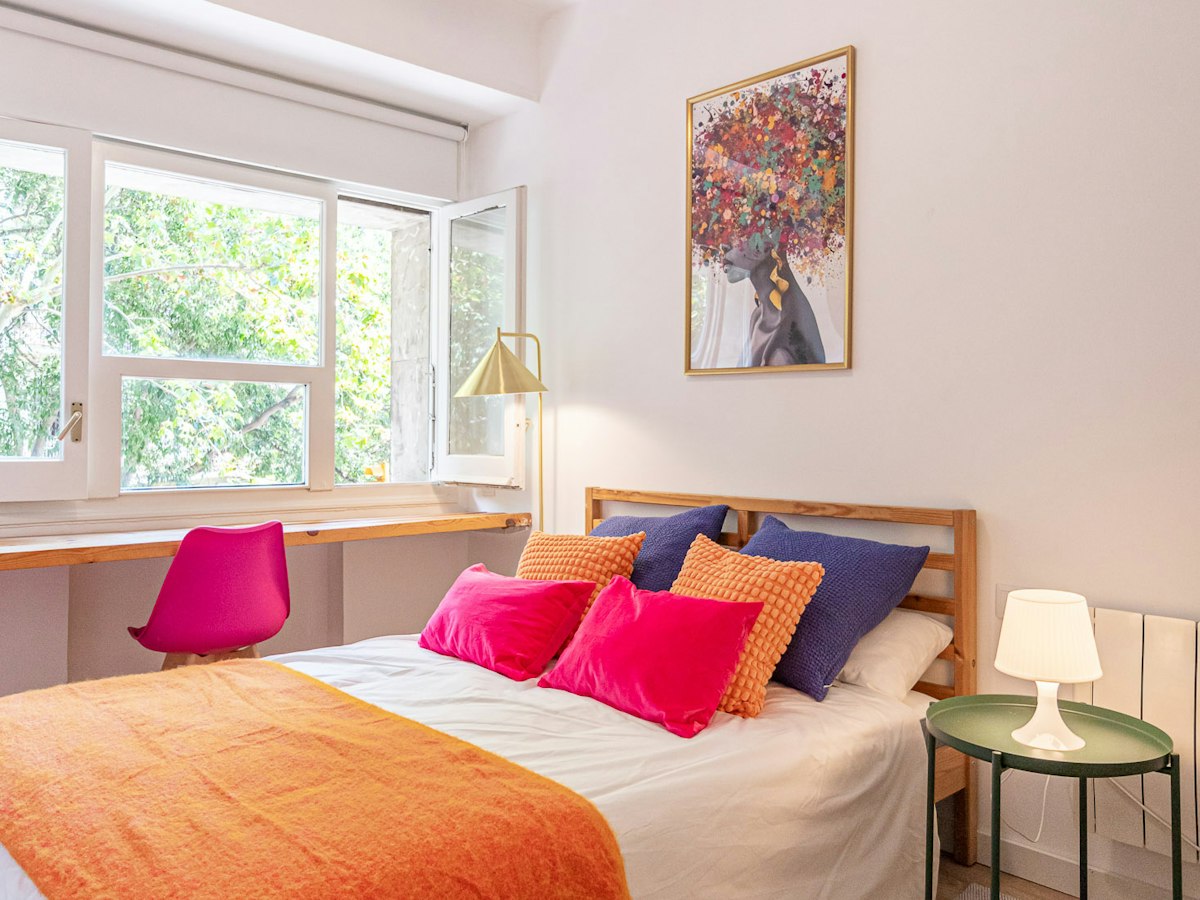 Furnished room in a 9-person shared flat in Gràcia · 3