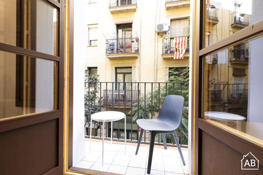 Piso de 3 dormitorios amueblado en Eixample, 48 m² · 2