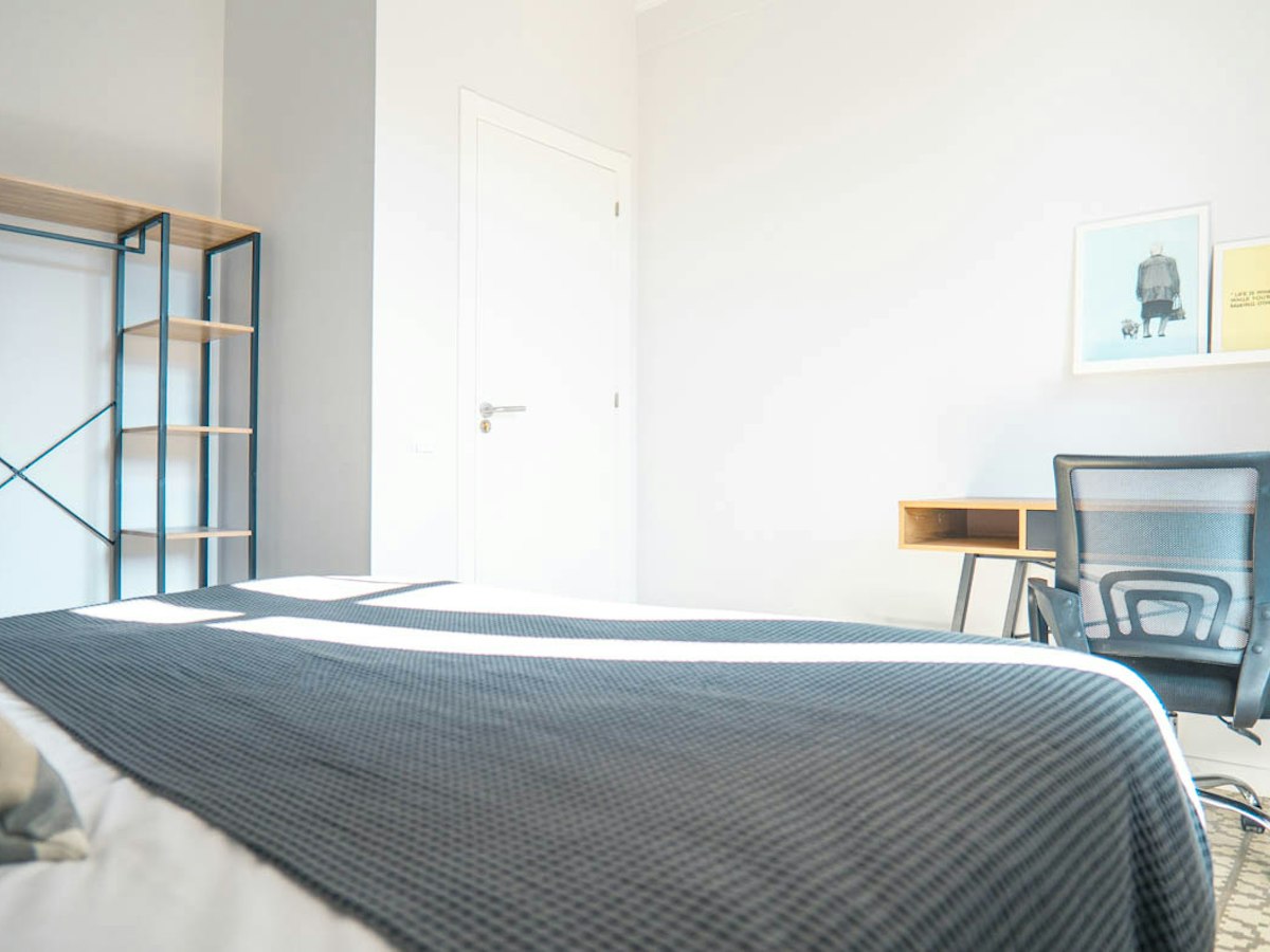 Furnished room in a 6-person shared flat in Gràcia · 3