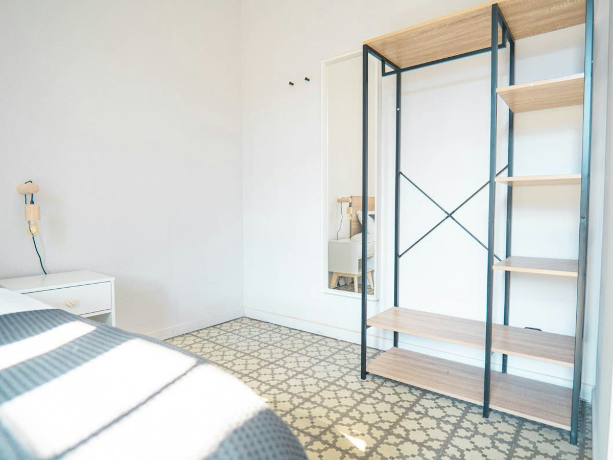 Furnished room in a 6-person shared flat in Gràcia · 4