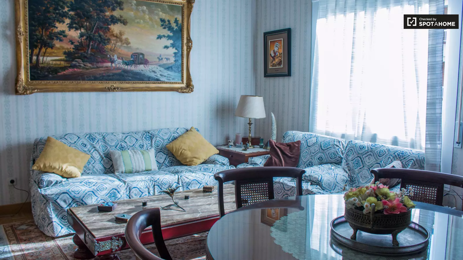 Furnished room in a 4-person shared flat in Eixample · 4