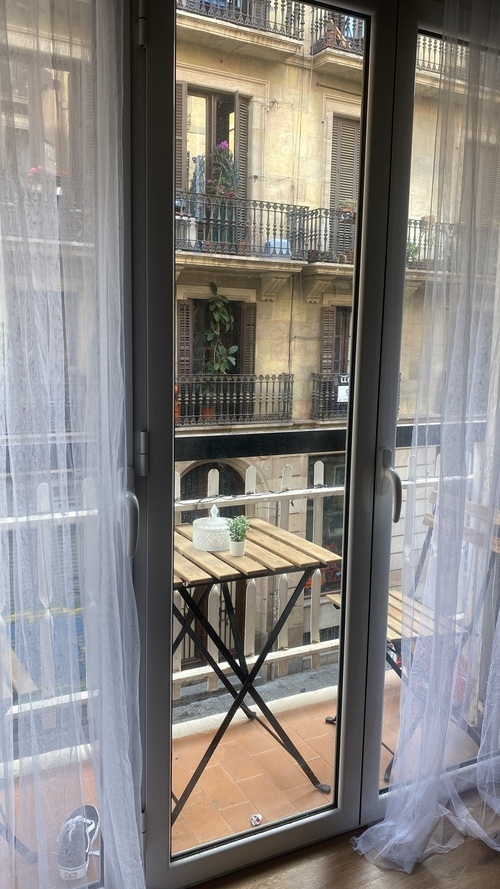 Room in a 3-person shared flat in Ciutat Vella · 2