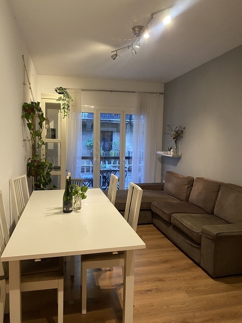 Room in a 3-person shared flat in Ciutat Vella · 4