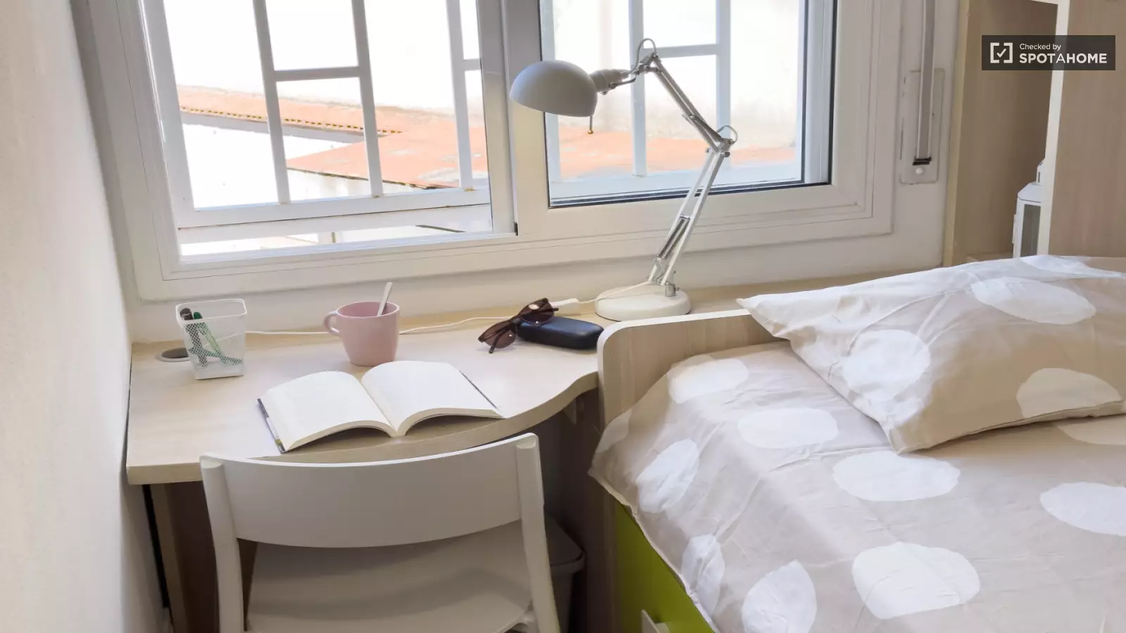 Furnished room in a shared flat in L'Hospitalet · 2