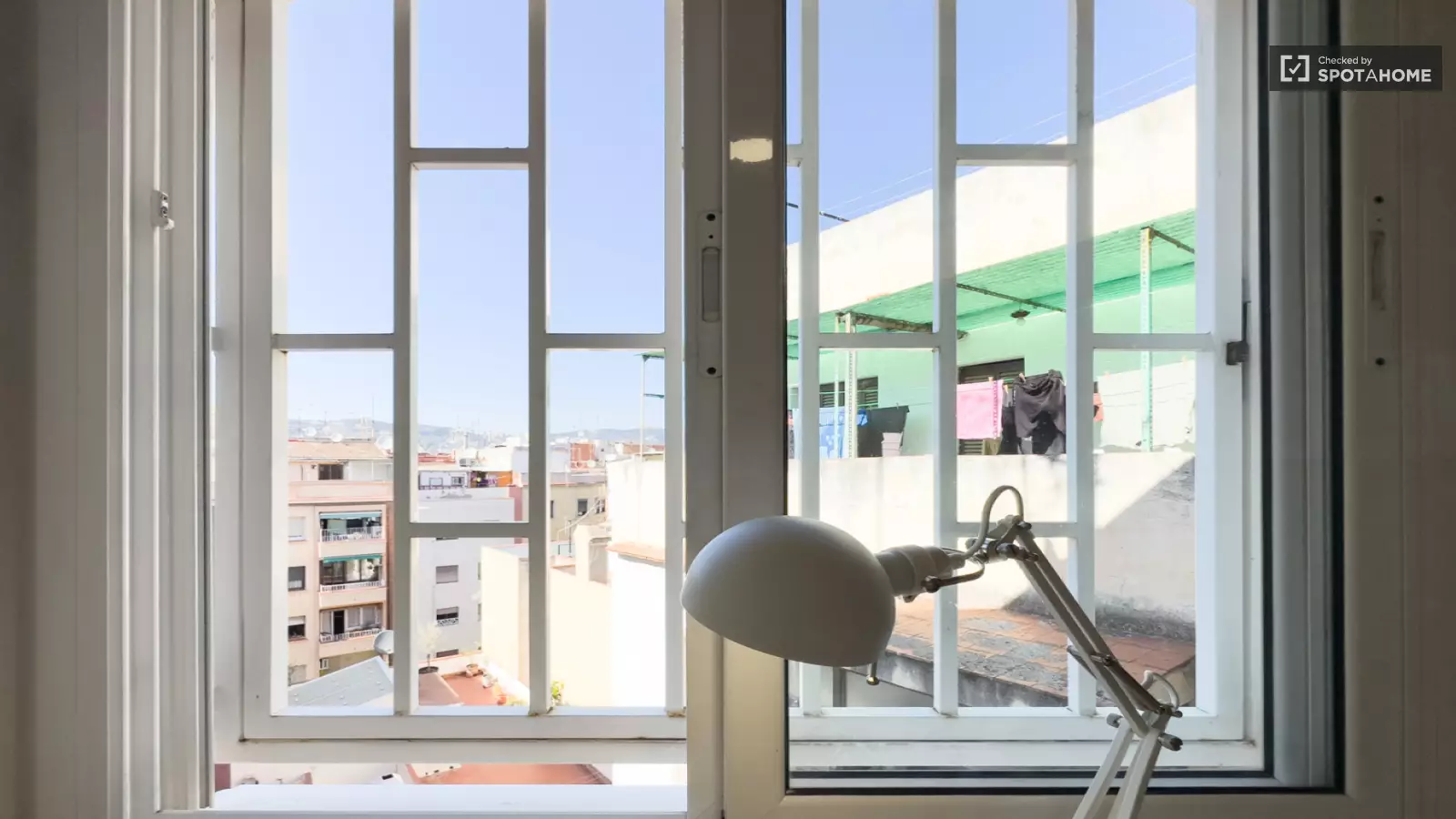 Furnished room in a shared flat in L'Hospitalet · 4