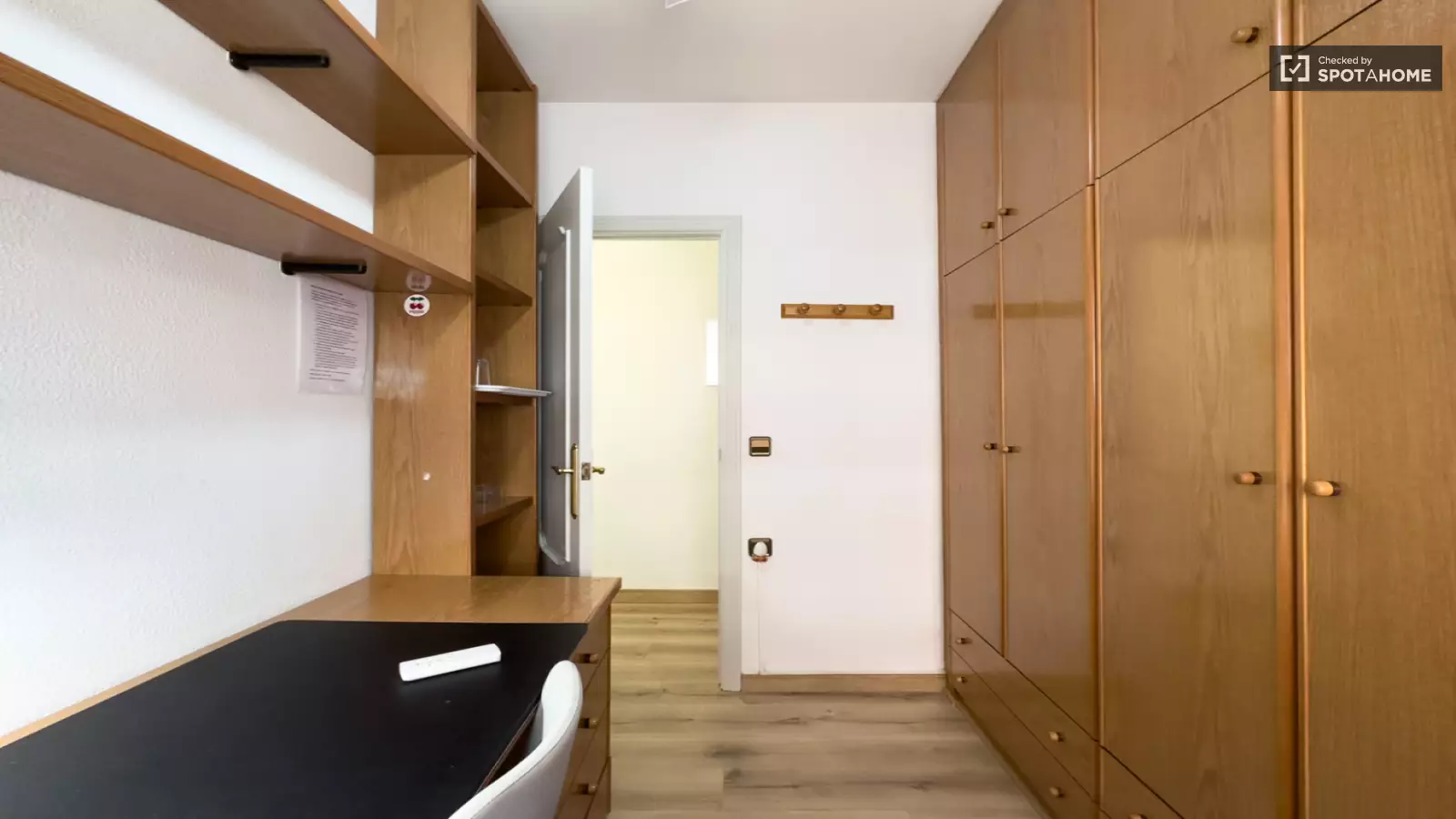 Furnished room in a shared flat in Sants-Montjuïc · 2