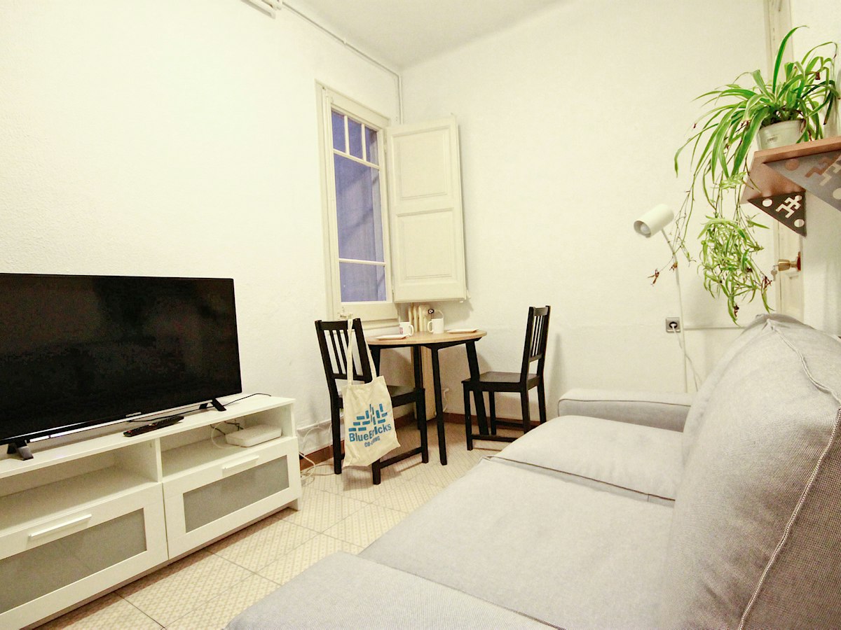 Habitación amueblada en piso compartido de 4 personas en Gràcia · 3