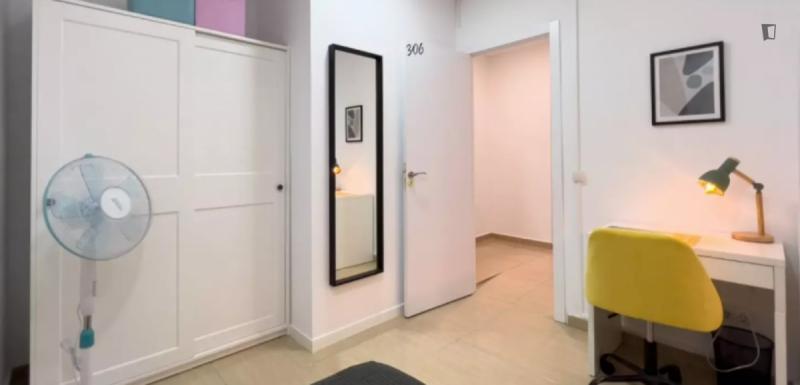 Room · Furnished · Ciutat Vella