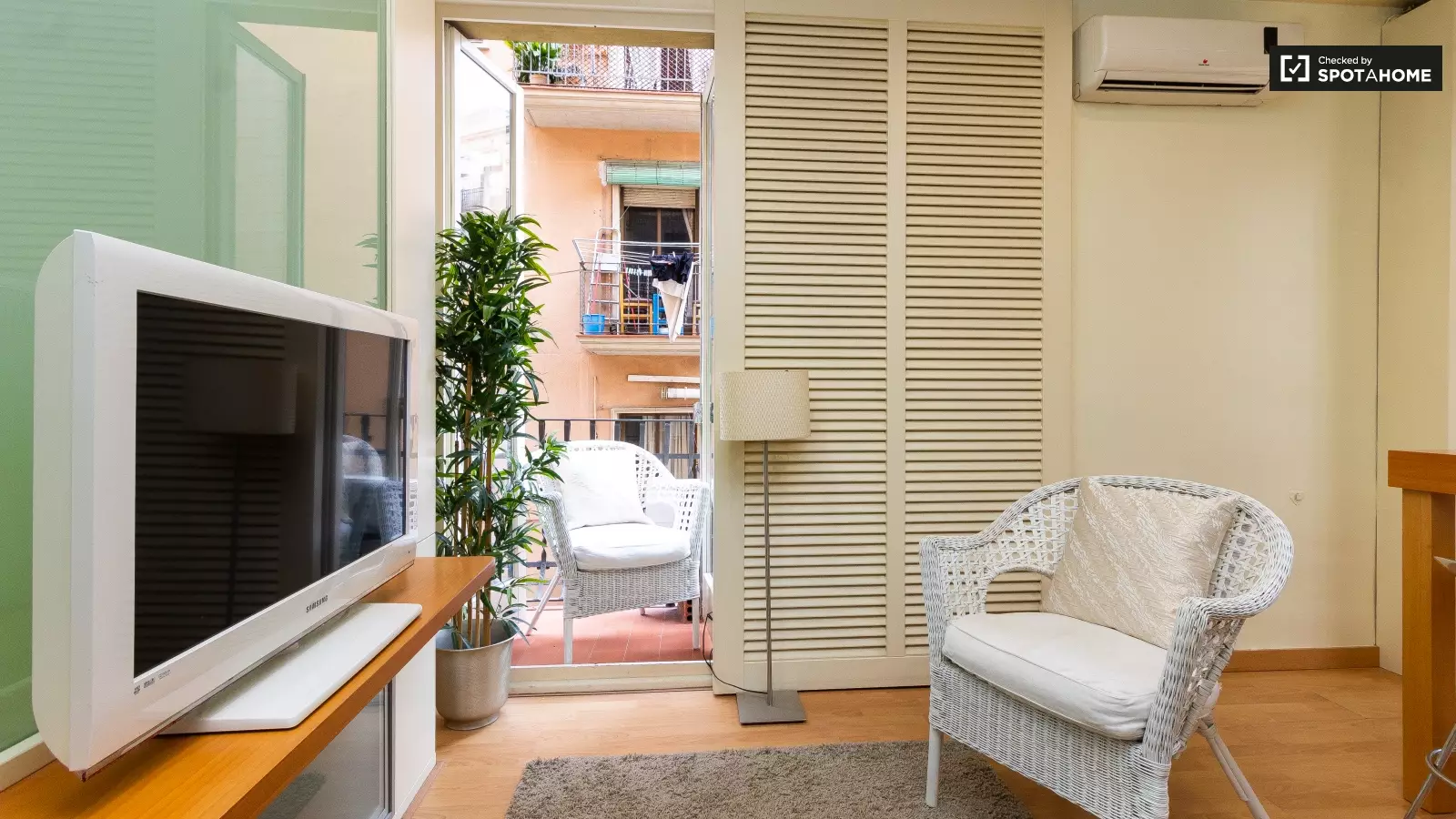 Piso de 1 dormitorio amueblado en Ciutat Vella, 30 m² · 4