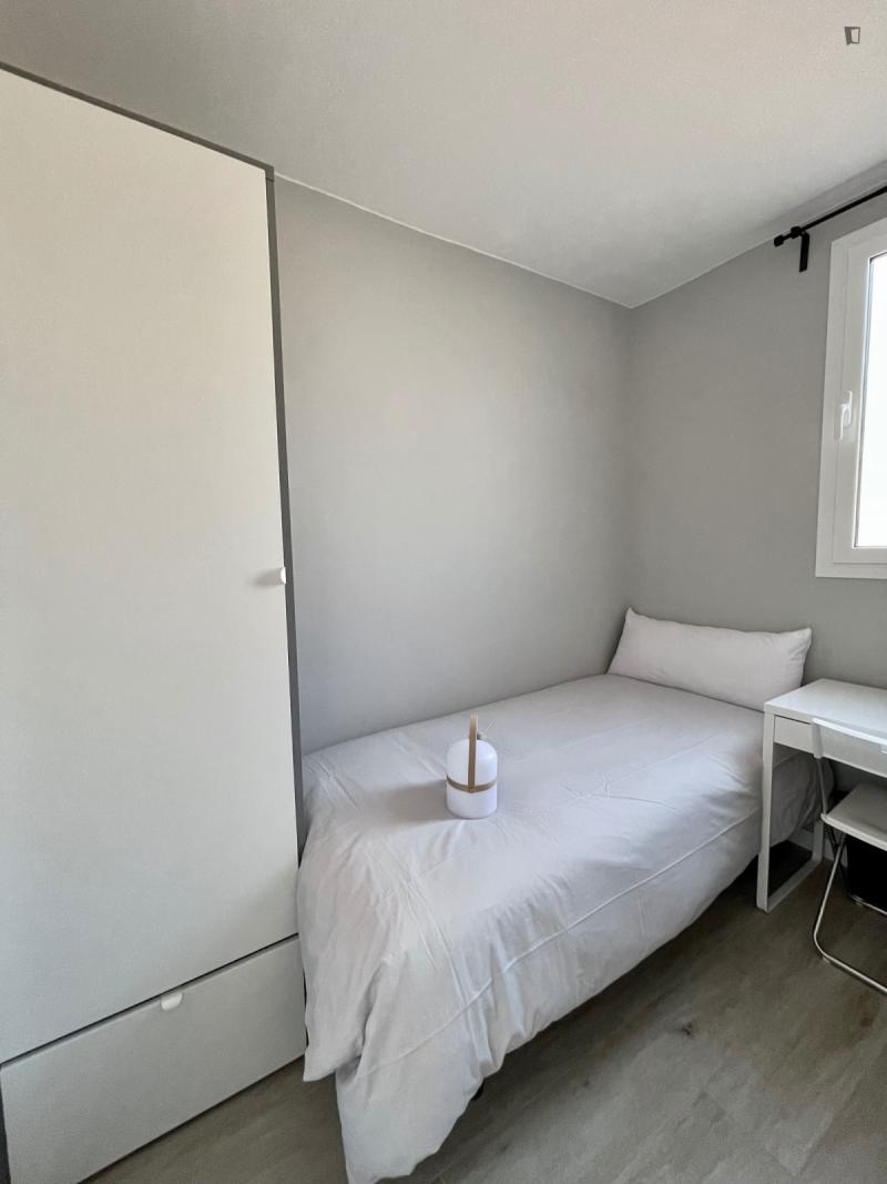 Furnished room in a 4-person shared flat in L'Hospitalet · 2
