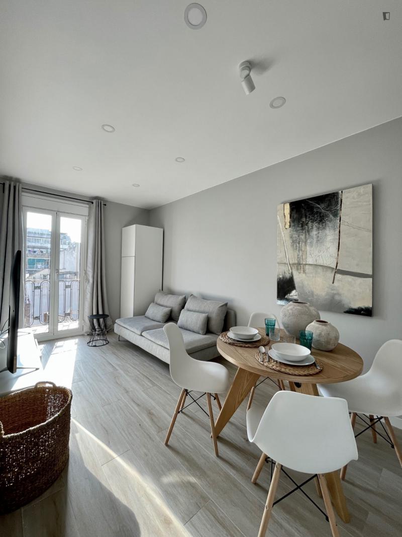 Furnished room in a 4-person shared flat in L'Hospitalet · 4
