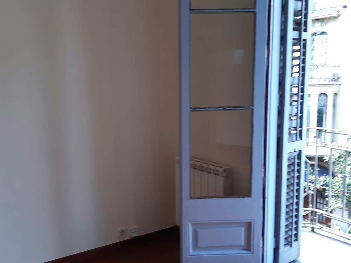 Furnished room in a 5-person shared flat in Gràcia · 3