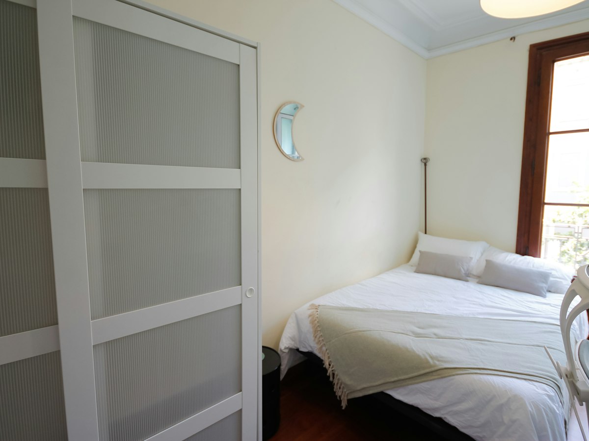 Furnished room in a 5-person shared flat in Gràcia · 4