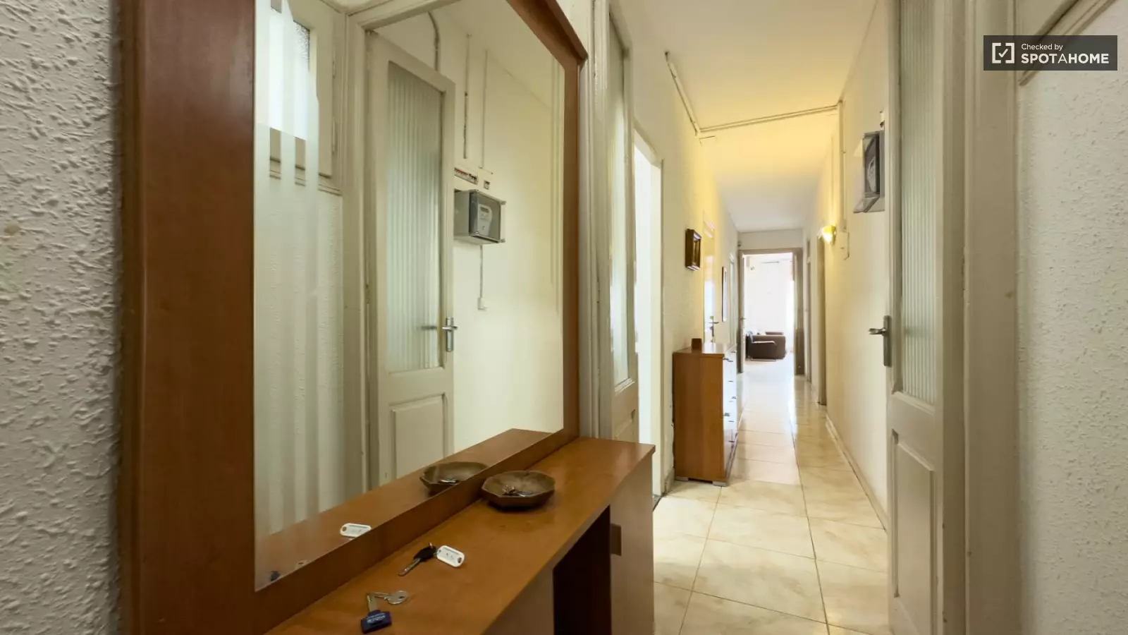 Furnished 4-bedroom flat in Eixample, 75 m² · 2