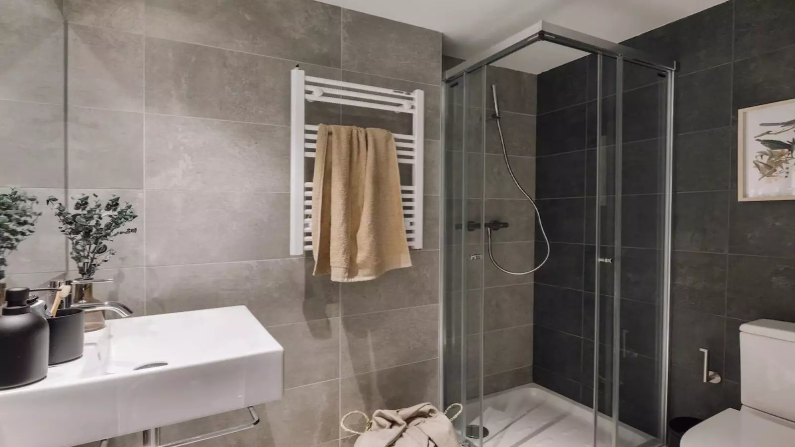 Furnished 2-bedroom flat in Eixample, 66 m² · 2