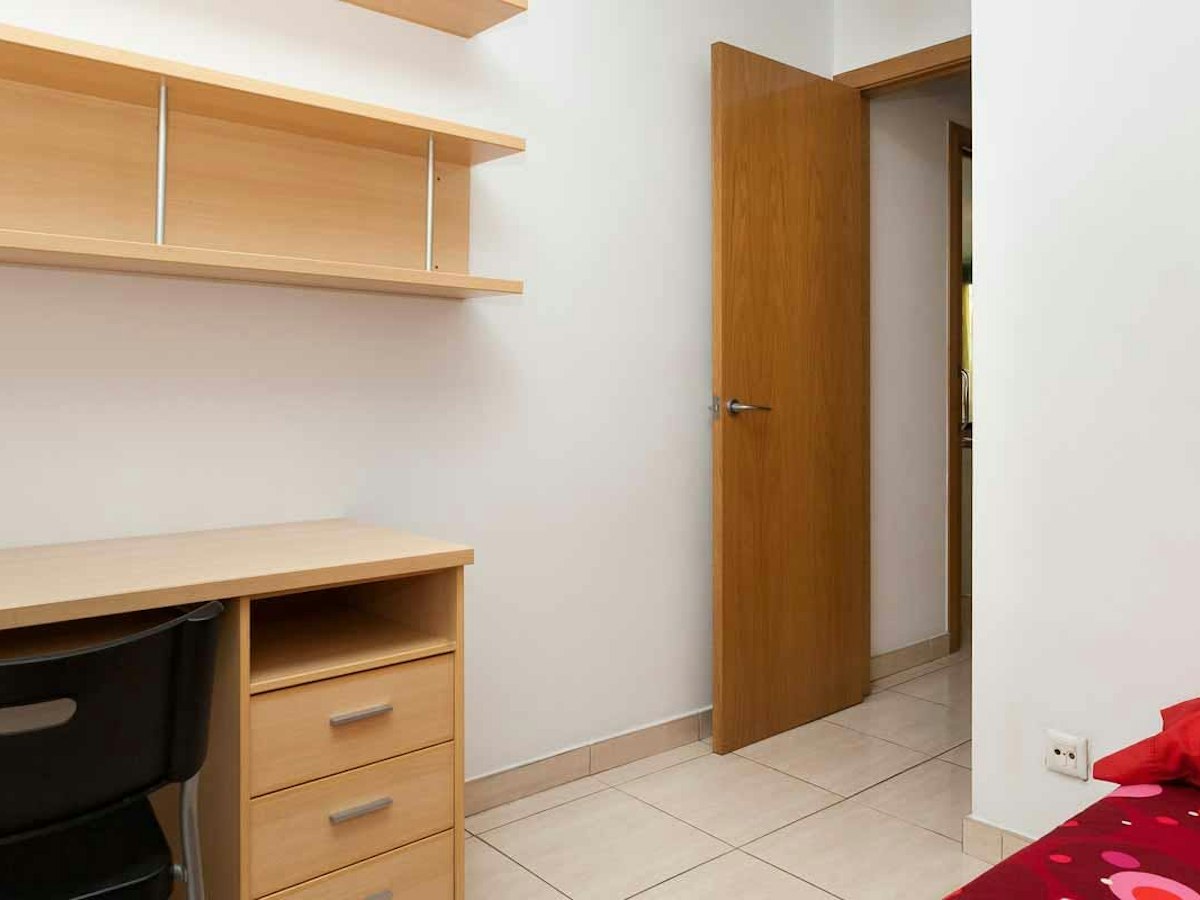 Furnished room in a 2-person shared flat in L'Hospitalet · 3
