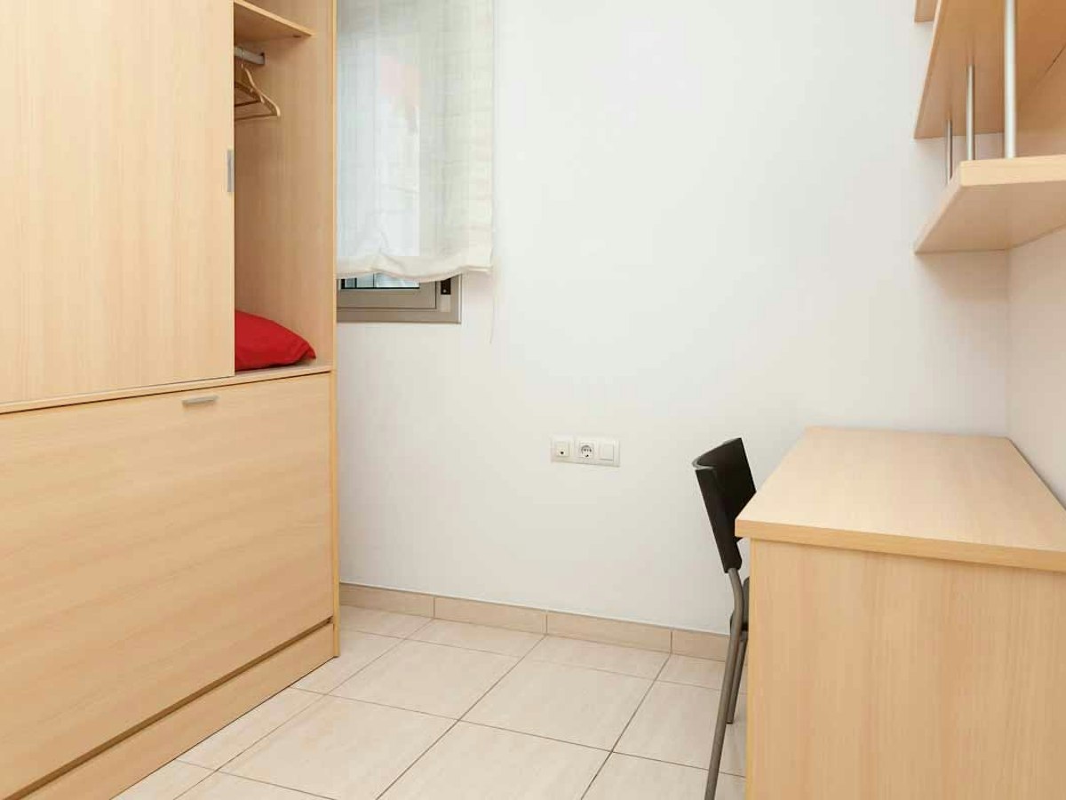 Furnished room in a 2-person shared flat in L'Hospitalet · 4