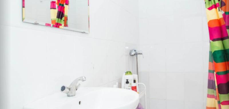 Furnished room in a 3-person shared flat in Ciutat Vella · 2