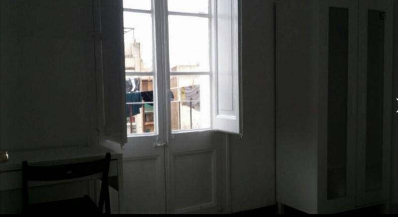 Furnished room in a 3-person shared flat in Ciutat Vella · 4