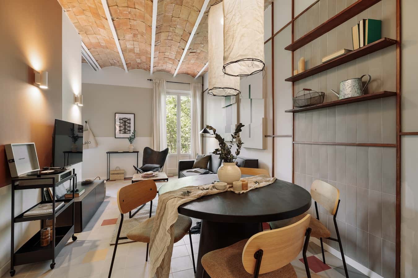 Piso de 2 dormitorios amueblado en Barcelona, 77 m²