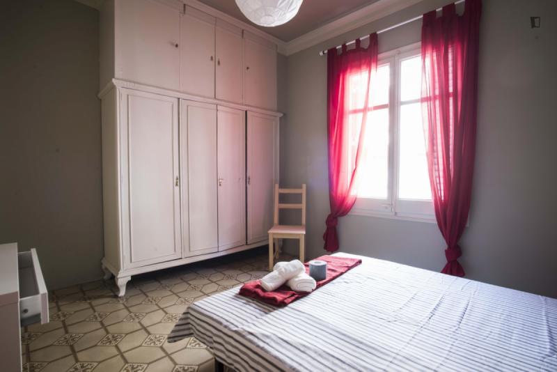 Habitación amueblada en piso compartido de 8 personas en Sarrià–Sant Gervasi · 2