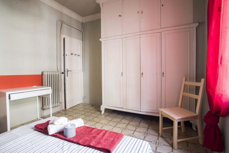 Habitación amueblada en piso compartido de 8 personas en Sarrià–Sant Gervasi · 4