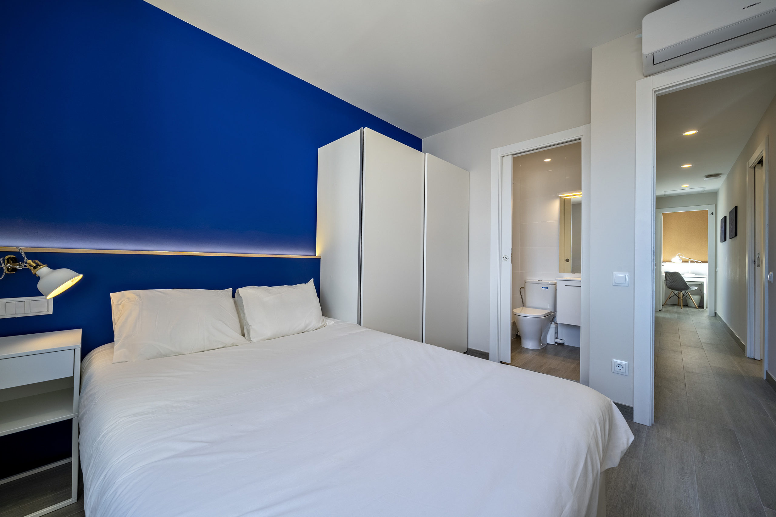 Habitación en piso compartido en Eixample · 4