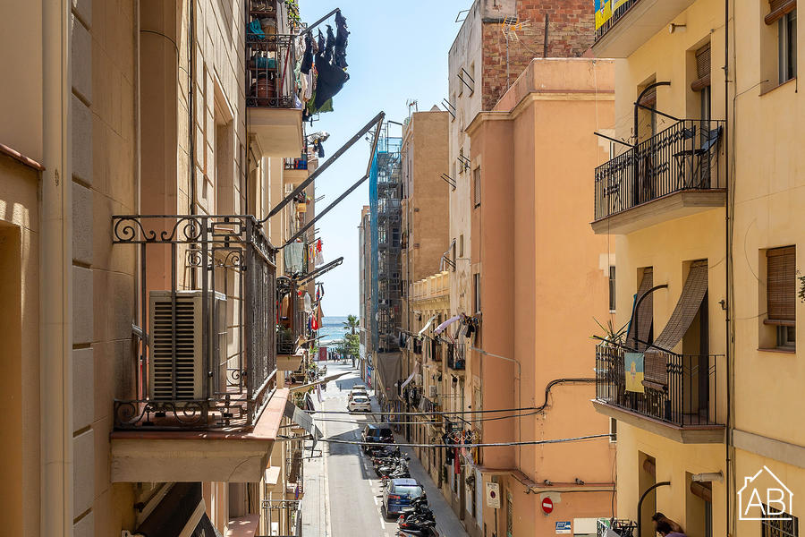 Furnished 2-bedroom flat in Ciutat Vella, 32 m² · 3