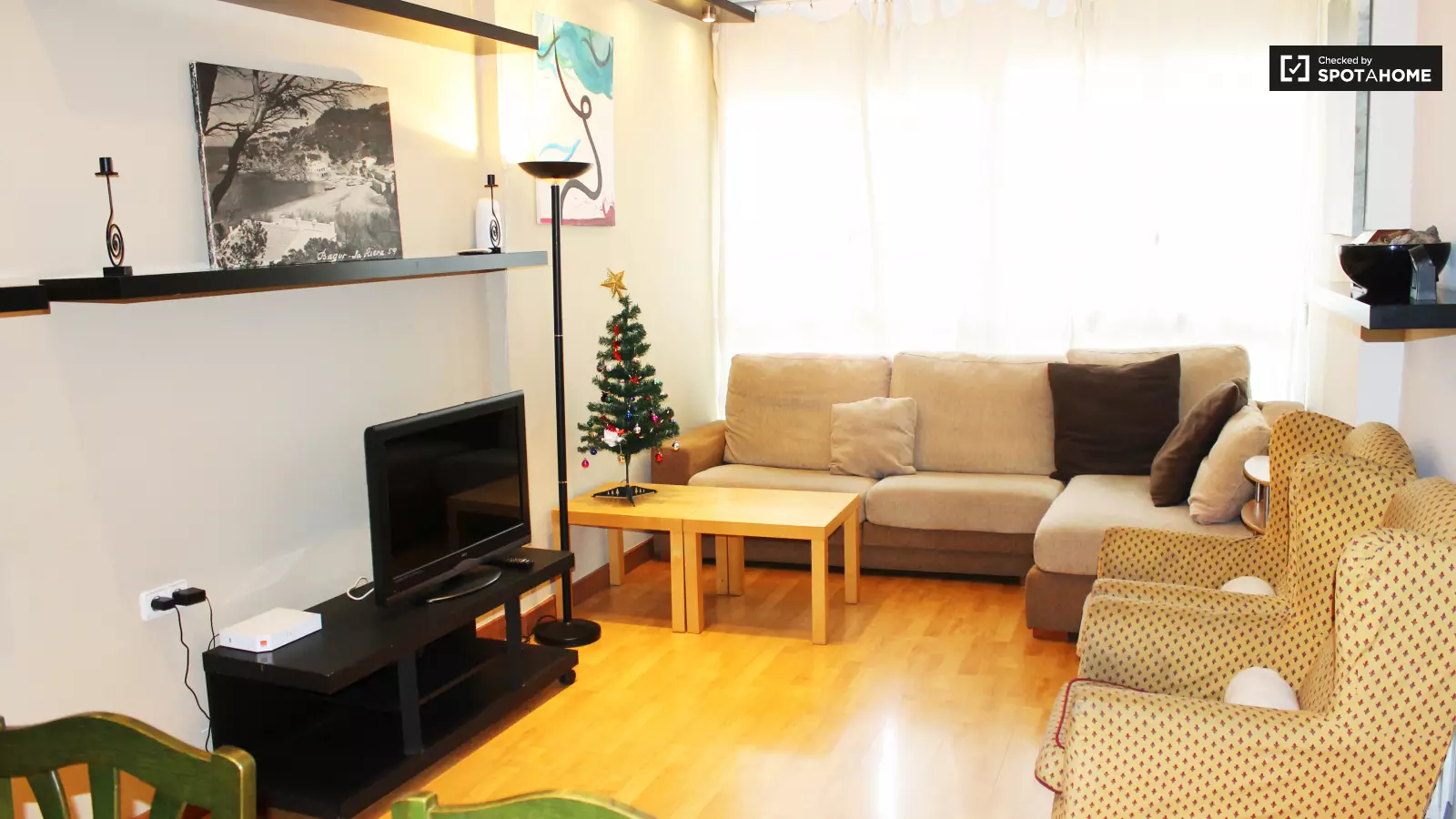 Furnished 4-bedroom flat in Eixample, 100 m² · 2