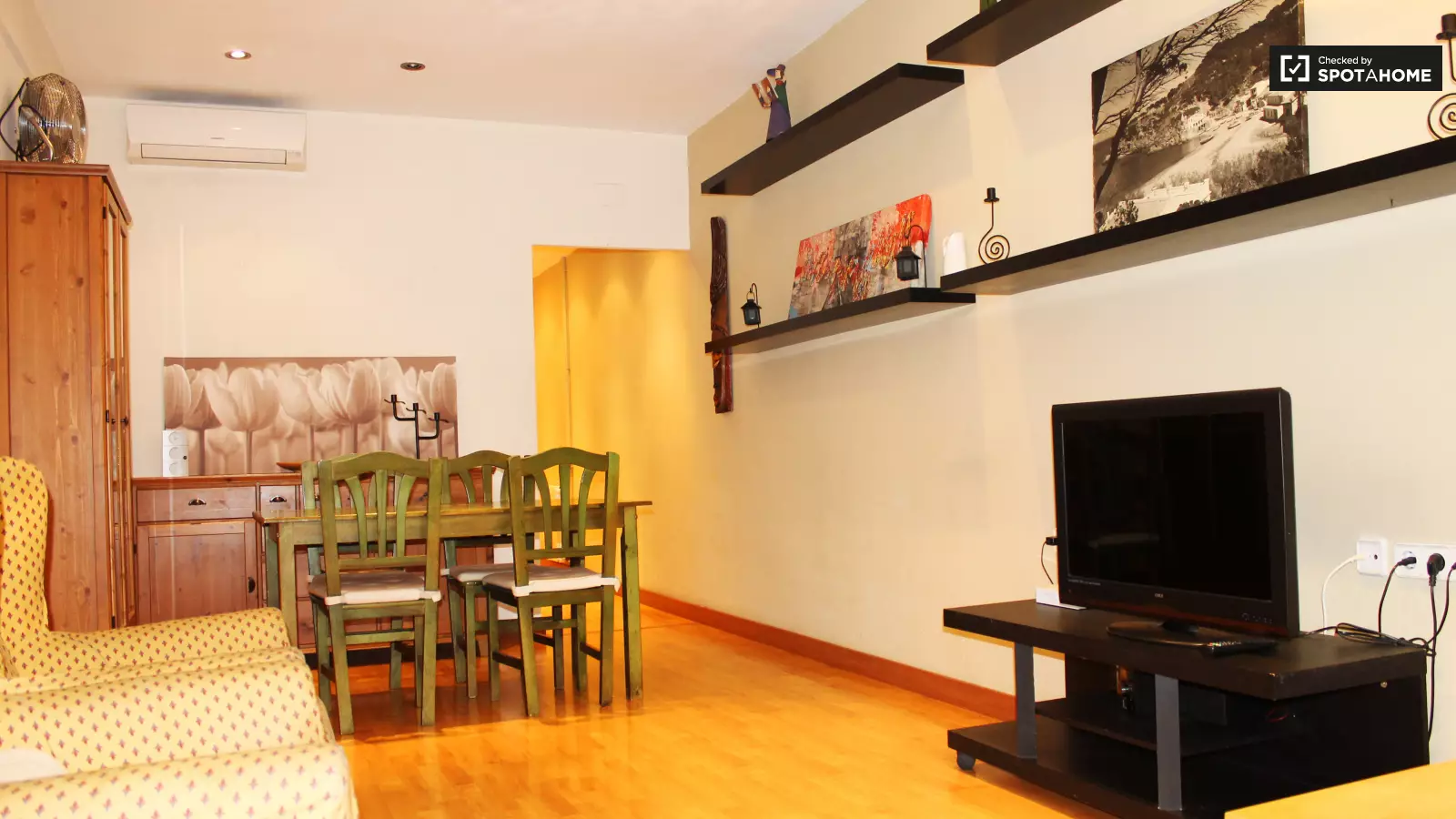 Furnished 4-bedroom flat in Eixample, 100 m² · 3