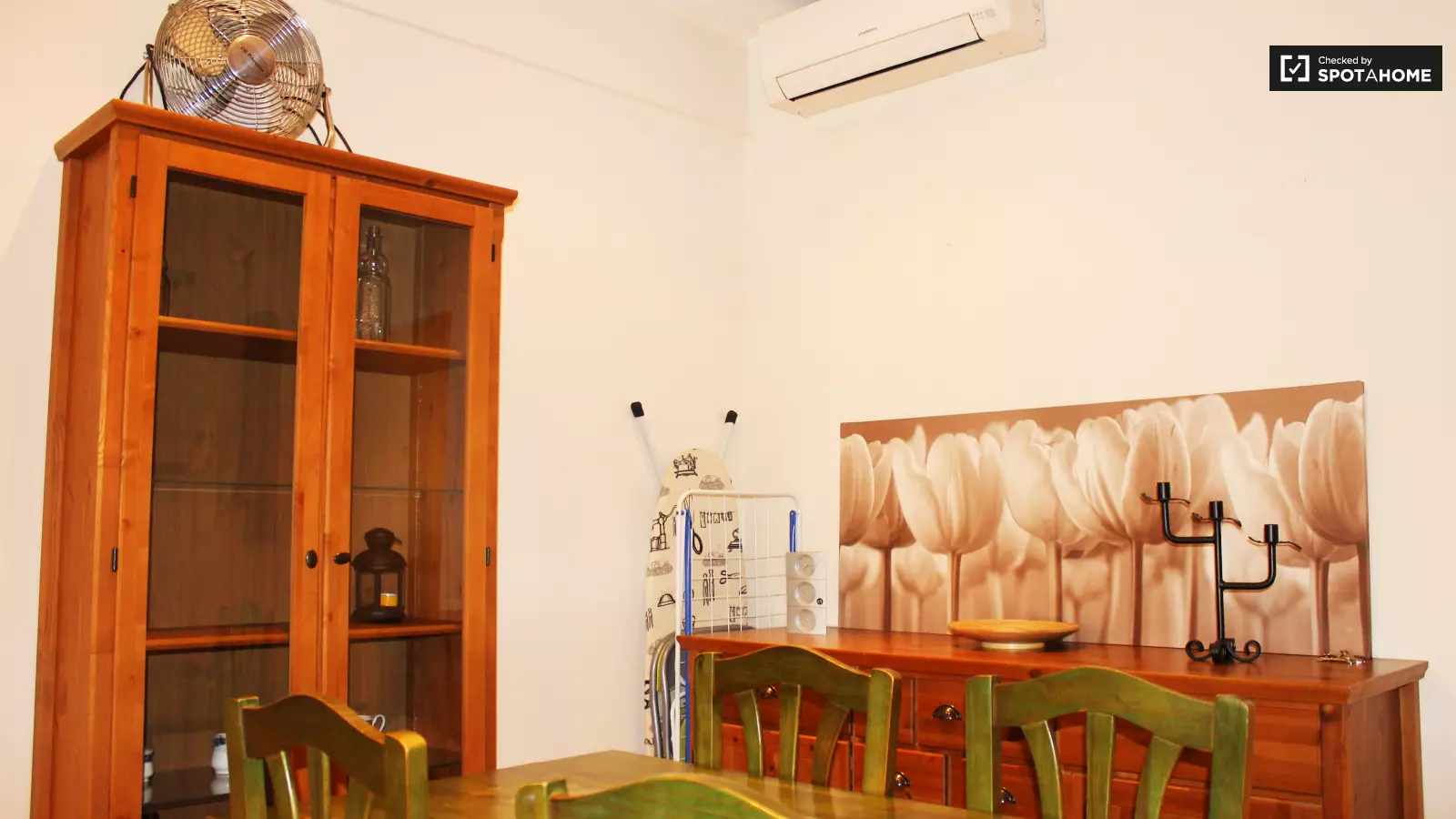 Furnished 4-bedroom flat in Eixample, 100 m² · 4