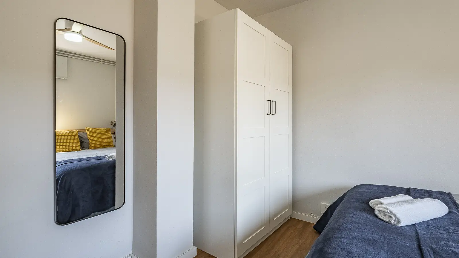 Furnished room in a 4-person shared flat in Sant Cugat · 4
