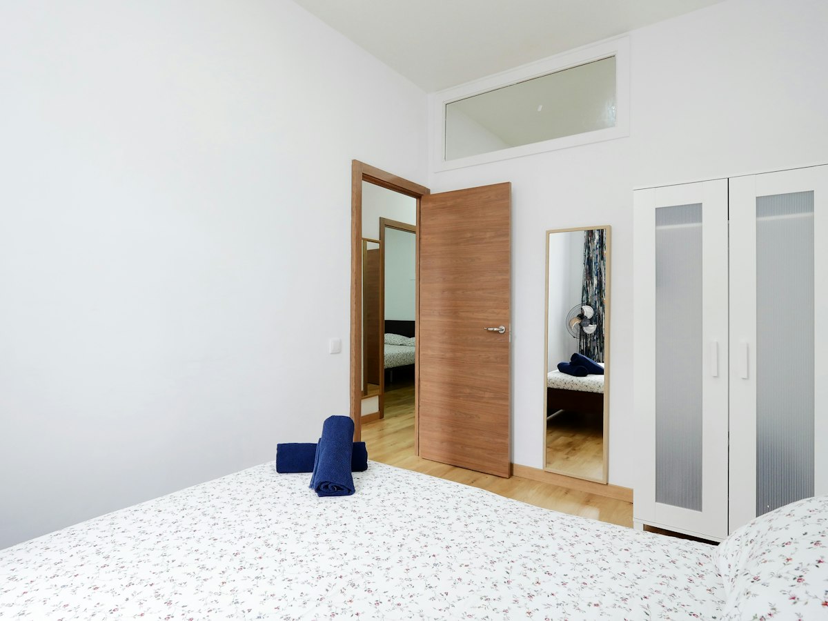 Habitación amueblada en piso compartido de 4 personas en Ciutat Vella · 2