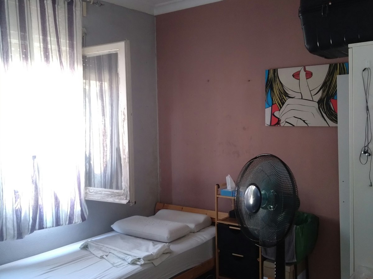 Furnished room in a 2-person shared flat in Sarrià–Sant Gervasi · 3