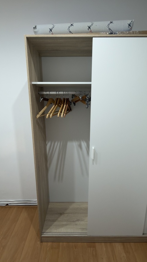 Room in a 3-person shared flat in Eixample · 3