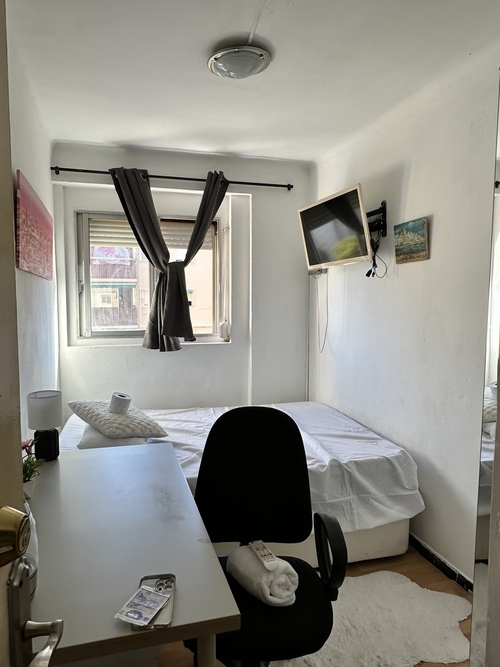 Room in a 6-person shared flat in Sant Martí · 3
