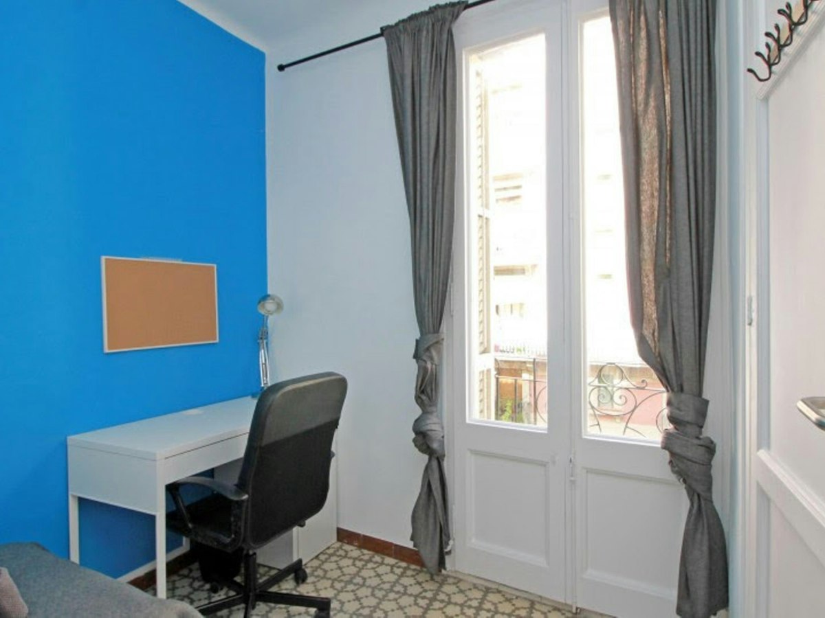 Habitación amueblada en piso compartido de 4 personas en Sants-Montjuïc · 2