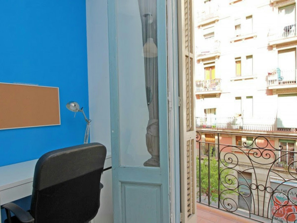 Habitación amueblada en piso compartido de 4 personas en Sants-Montjuïc · 3