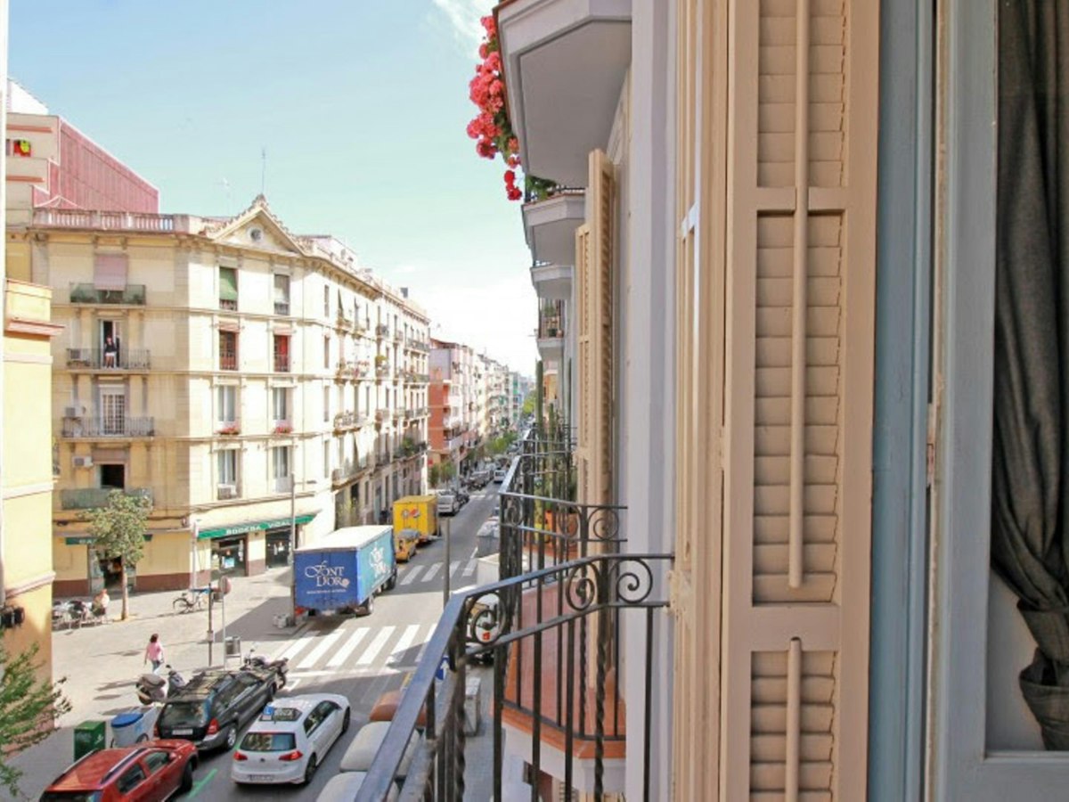 Habitación amueblada en piso compartido de 4 personas en Sants-Montjuïc · 4