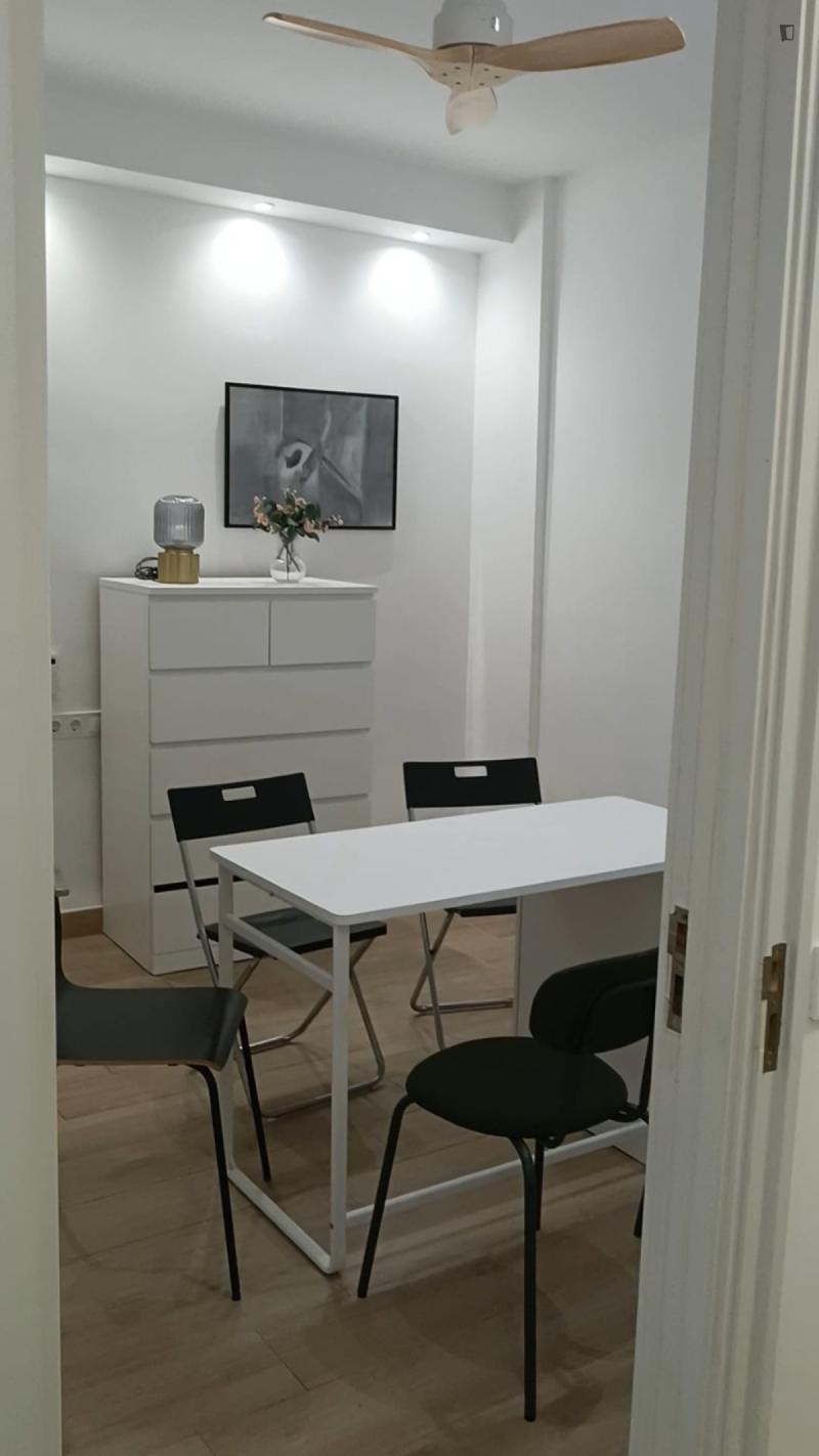 Furnished room in a 4-person shared flat in Sant Martí · 3